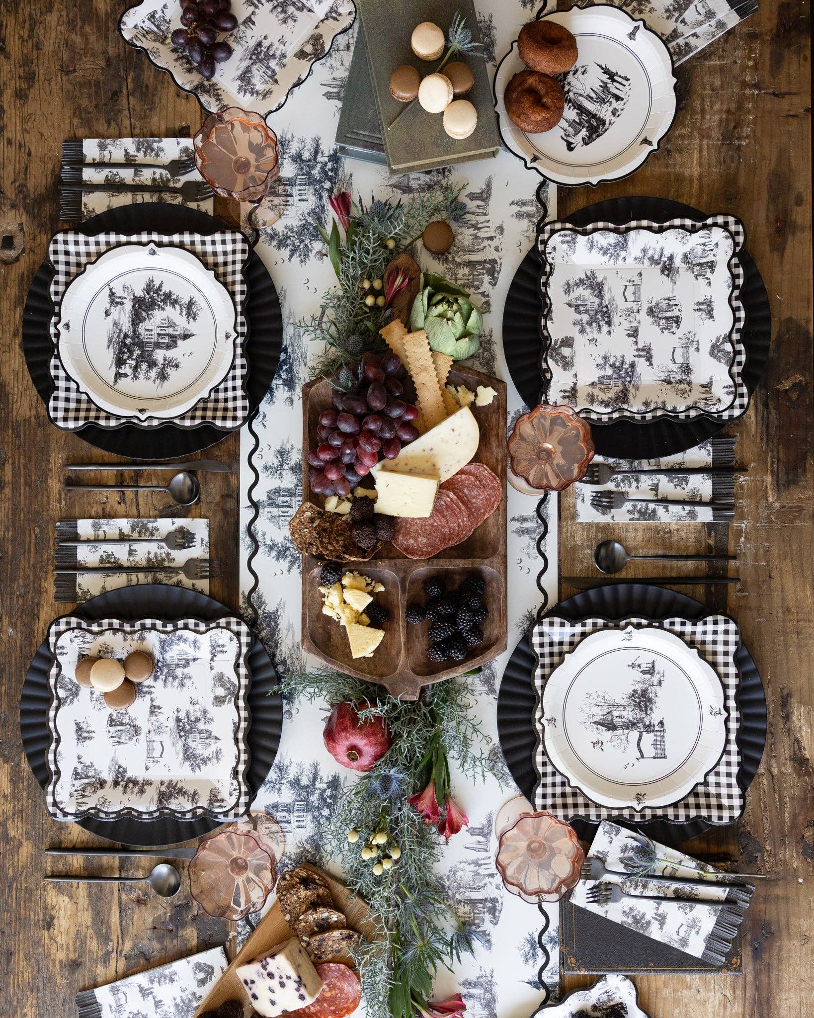 Halloween Scenes 9" Plate Set